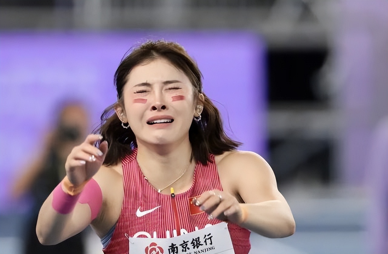 说她不配穿, img